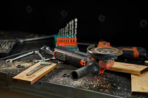 Quais ferramentas para marceneiros aceleram a produção sem comprometer o acabamento?